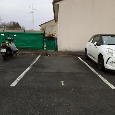 Maison De Ville Avec Parking Gratuit Sur Place 米尼亚卢博瓦尔